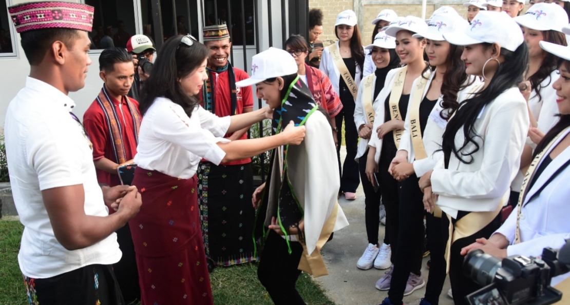 MISS GRAND INDONESIA 2019 VISIT POLITEKNIK ELBAJO COMMODUS CAMPUS